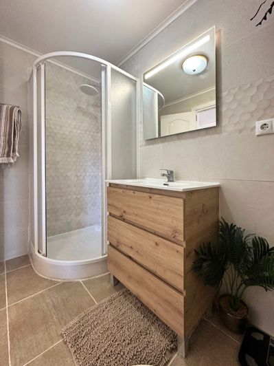 Image No.20-2 Bed Bungalow for sale