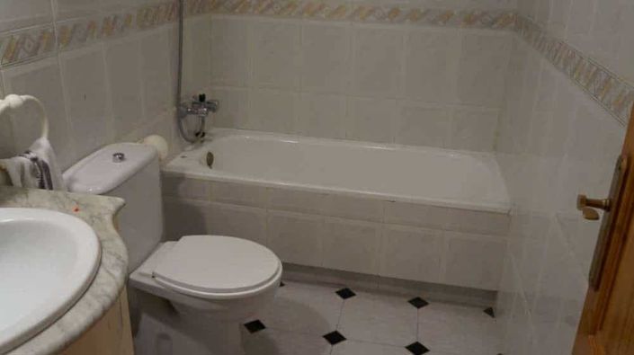 Image No.14-3 Bed Property for sale