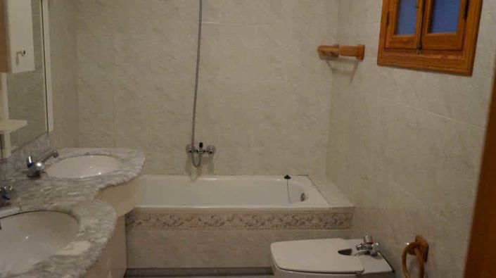 Image No.17-3 Bed Property for sale