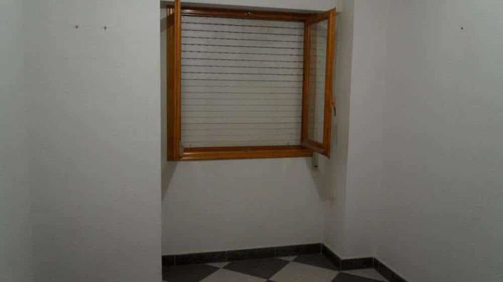 Image No.8-3 Bed Property for sale