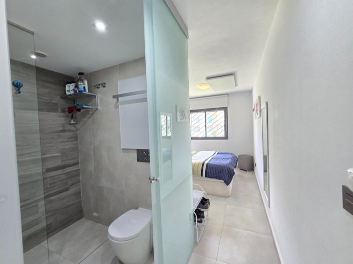 Image No.10-2 Bed Property for sale