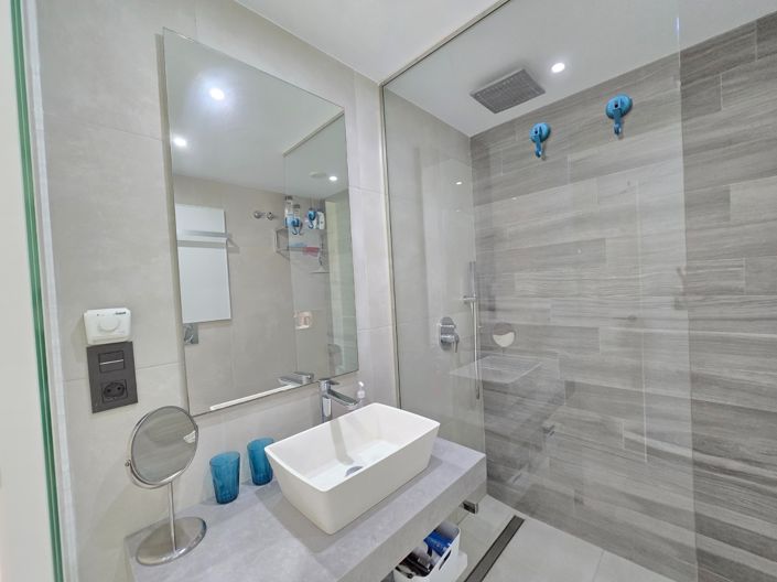 Image No.13-2 Bed Property for sale