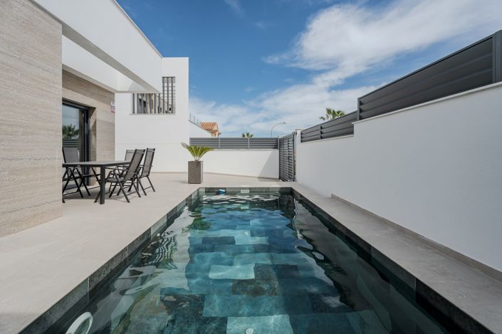 Image No.24-3 Bed Villa for sale