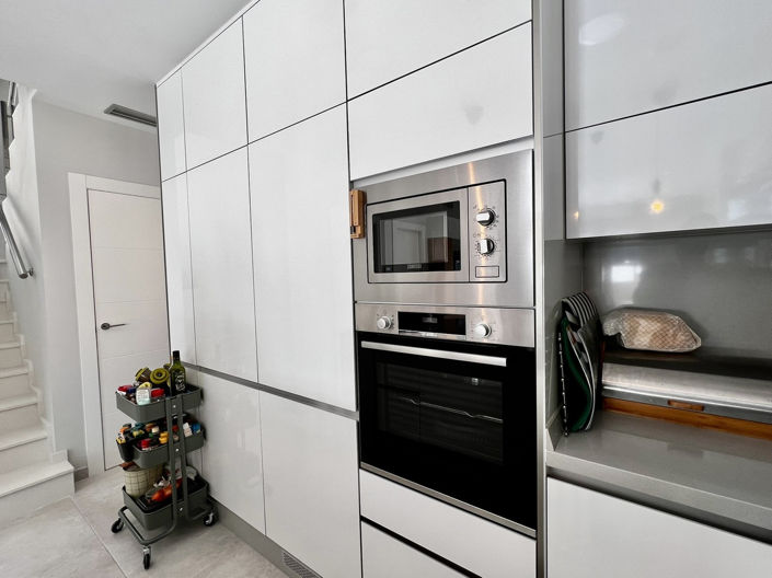 Image No.8-3 Bed Property for sale