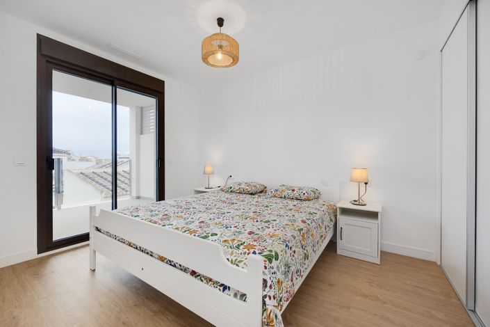 Image No.16-2 Bed Property for sale