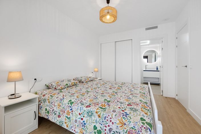 Image No.17-2 Bed Property for sale