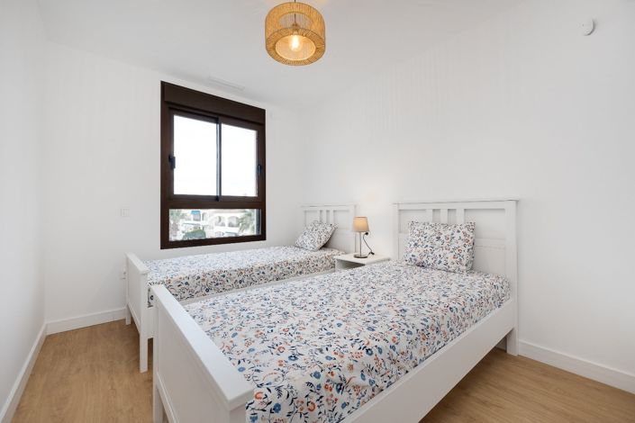 Image No.33-2 Bed Property for sale