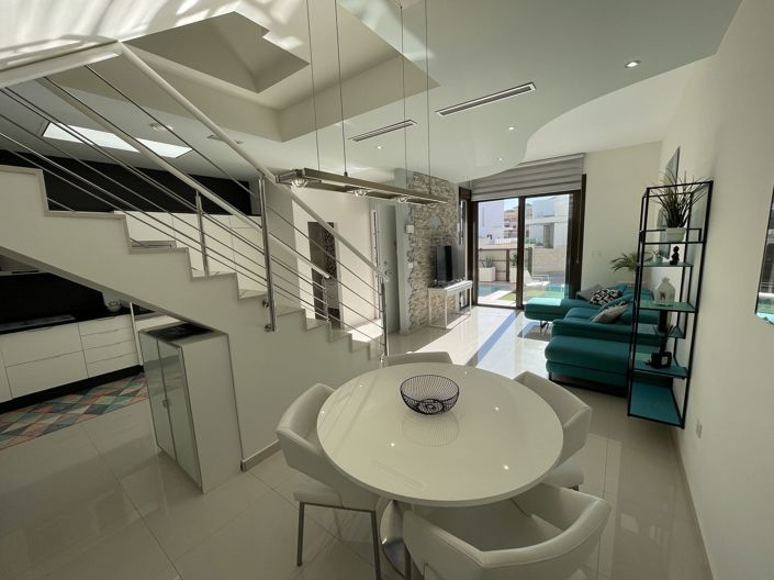 Image No.17-2 Bed House for sale
