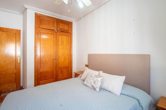 Image No.13-2 Bed Townhouse for sale