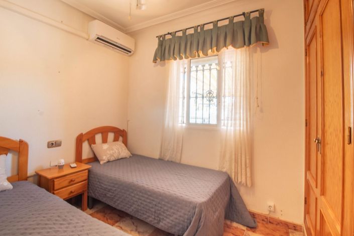 Image No.15-2 Bed Townhouse for sale