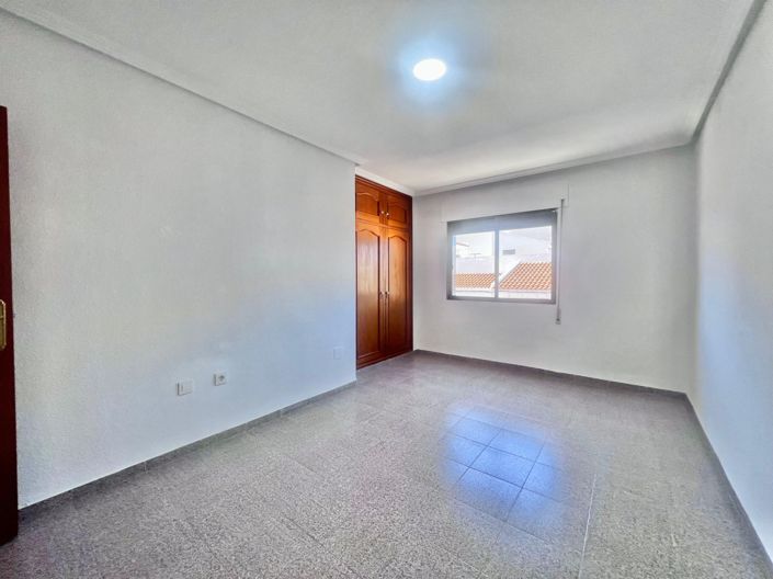 Image No.12-4 Bed Duplex for sale