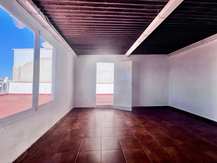 Image No.25-4 Bed Duplex for sale