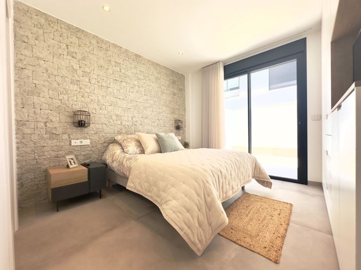 Image No.17-3 Bed Apartment for sale
