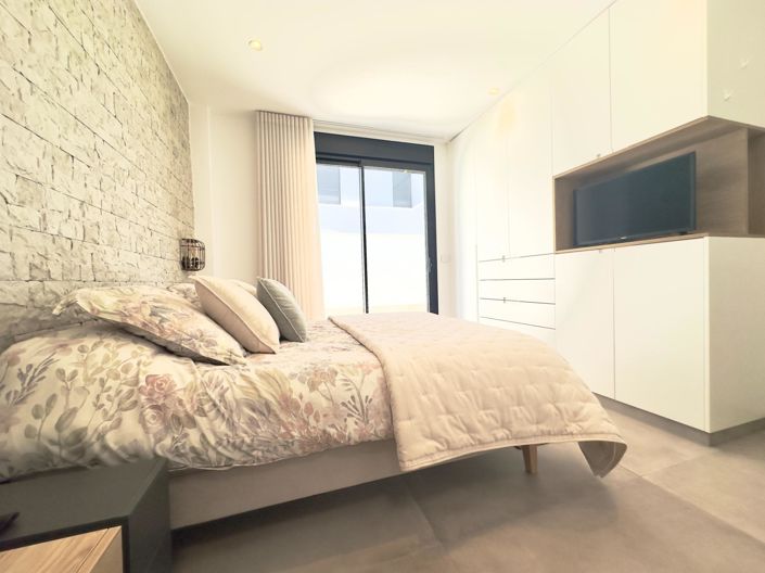 Image No.18-3 Bed Apartment for sale