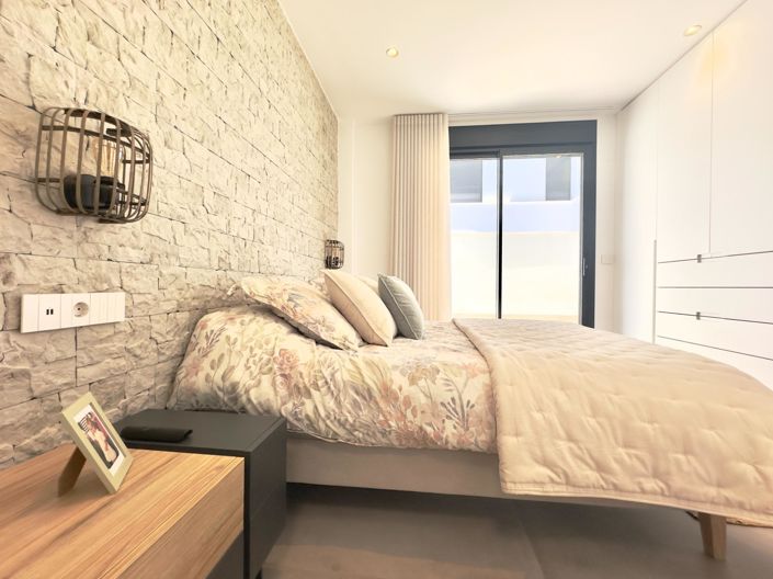 Image No.19-3 Bed Apartment for sale