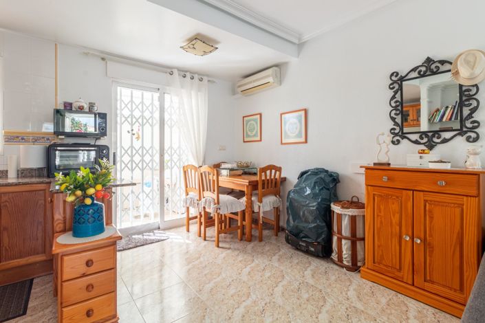 Image No.17-2 Bed Townhouse for sale