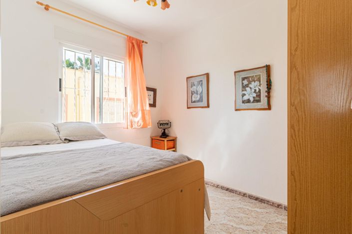 Image No.29-2 Bed Townhouse for sale