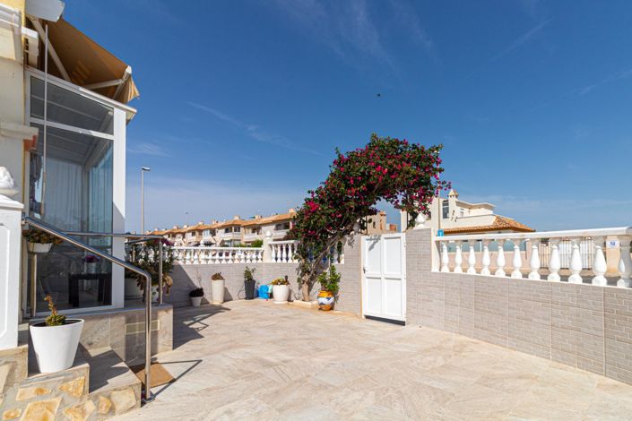 Image No.9-2 Bed Townhouse for sale