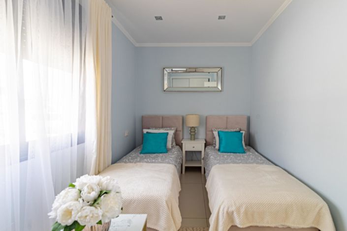 Image No.19-3 Bed Townhouse for sale