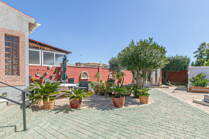 Image No.3-4 Bed Villa for sale