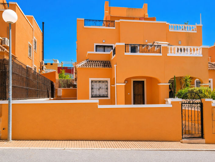Image No.24-3 Bed Townhouse for sale