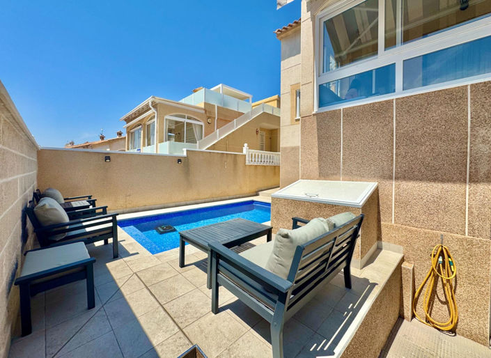 Image No.25-2 Bed Villa for sale