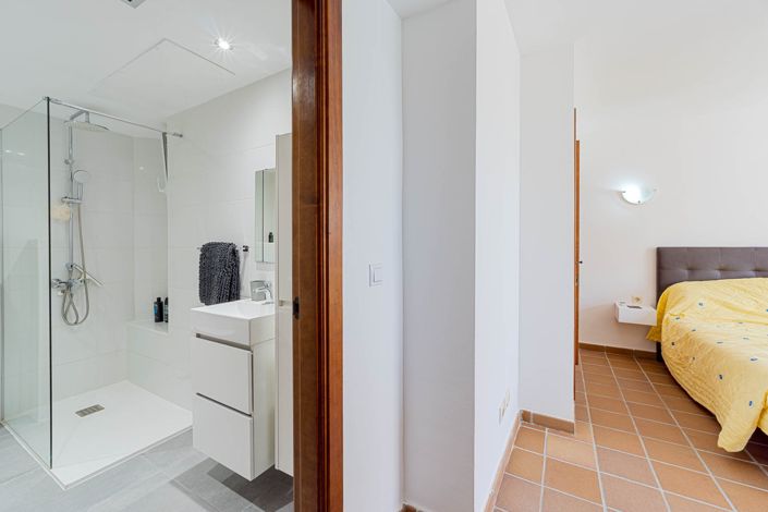 Image No.25-2 Bed Property for sale