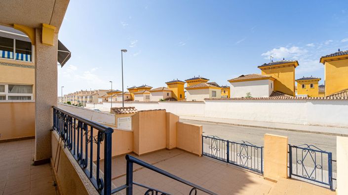 Image No.8-2 Bed Property for sale