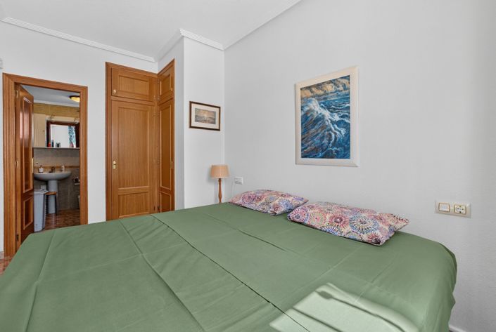 Image No.25-2 Bed Property for sale