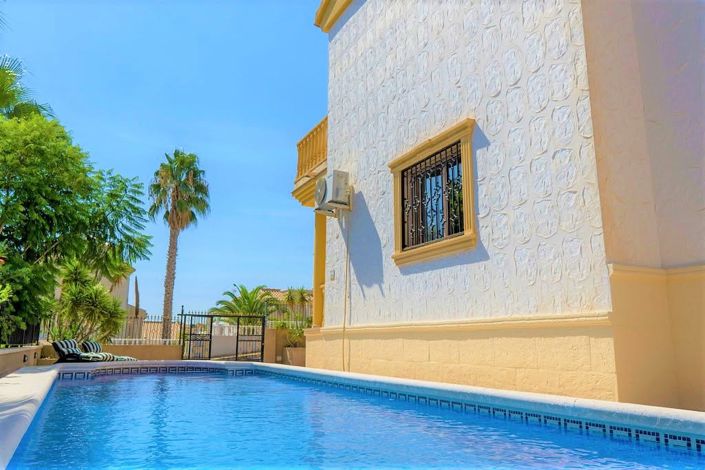 Image No.10-3 Bed Villa for sale