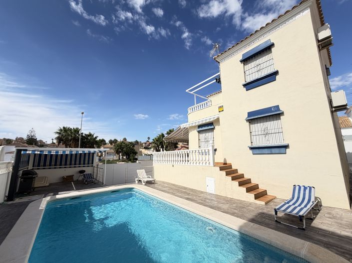 Image No.3-3 Bed Villa for sale