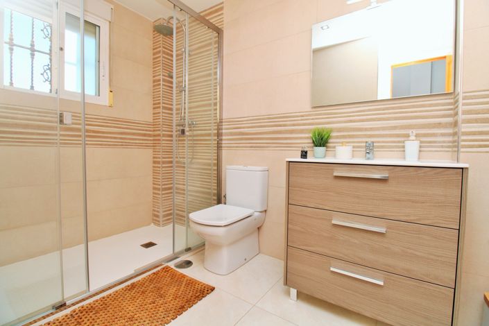 Image No.19-3 Bed Townhouse for sale