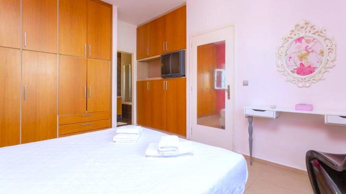 Image No.27-8 Bed Villa / Detached for sale