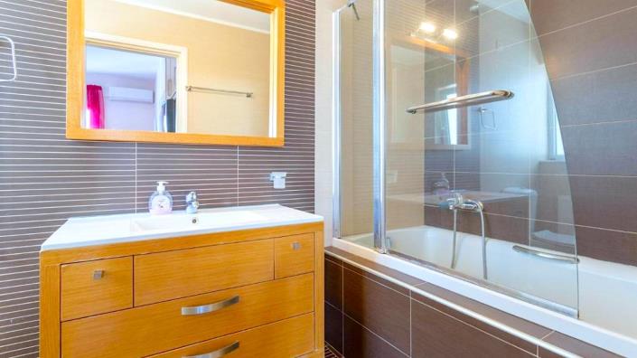 Image No.29-8 Bed Villa / Detached for sale