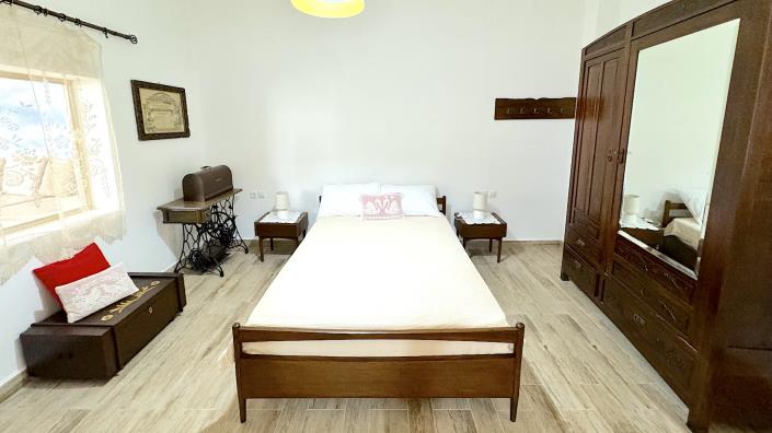 Image No.17-4 Bed Country House for sale