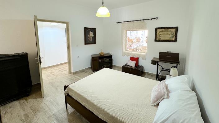 Image No.18-4 Bed Country House for sale