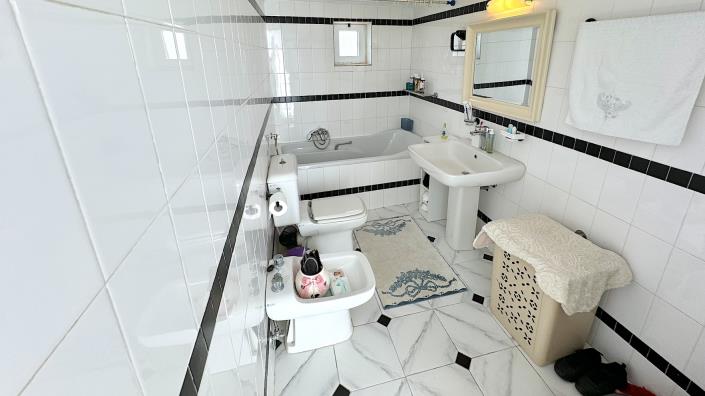 Image No.43-4 Bed Country House for sale