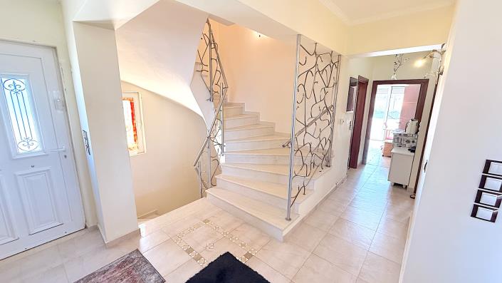 Image No.37-6 Bed Villa / Detached for sale