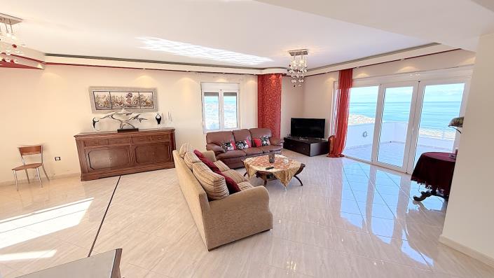 Image No.39-6 Bed Villa / Detached for sale