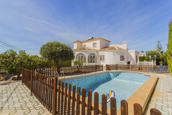 Image No.1-Propriété de 6 chambres à vendre à Torrevieja