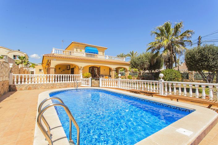 Image No.1-Propriété de 5 chambres à vendre à Torrevieja