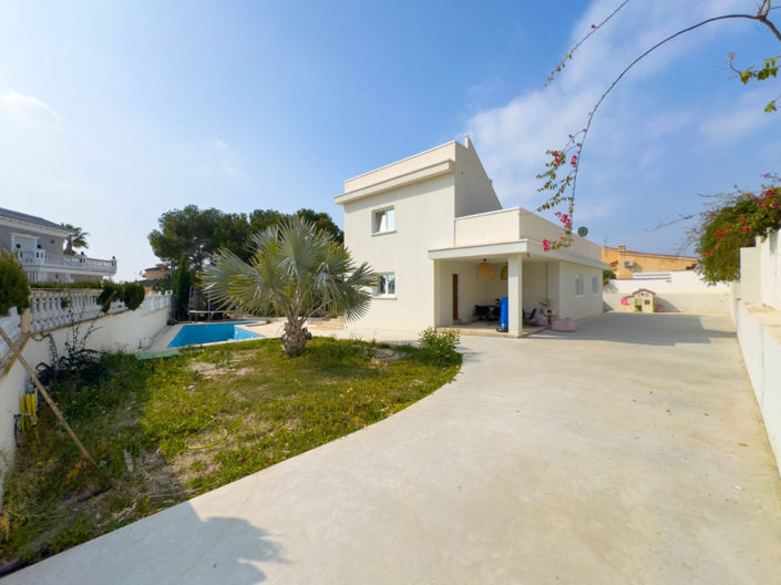 Image No.1-4 Bed Villa for sale
