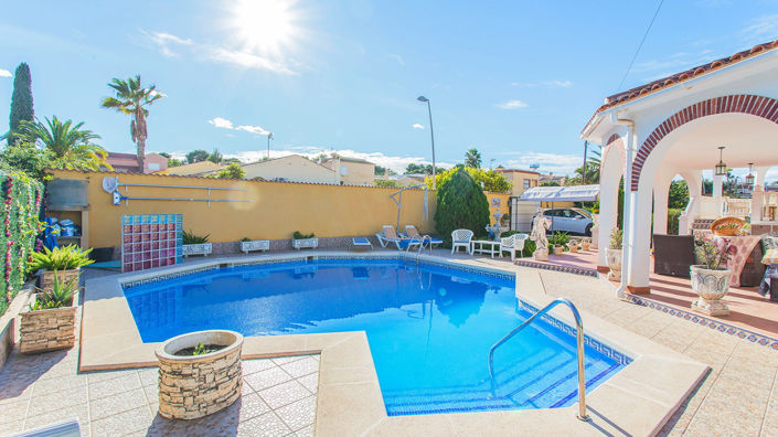 Image No.8-5 Bed Villa for sale