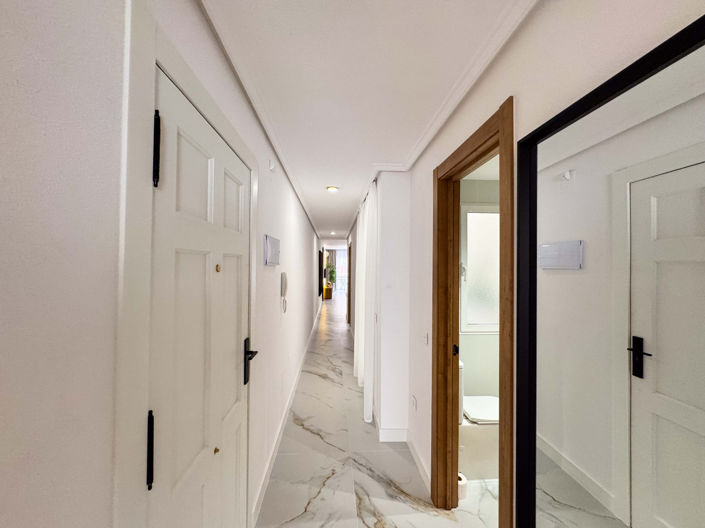 Image No.18-4 Bed Apartment for sale