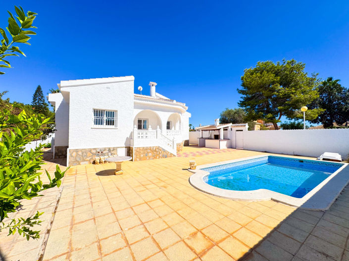 Image No.2-4 Bed Villa for sale