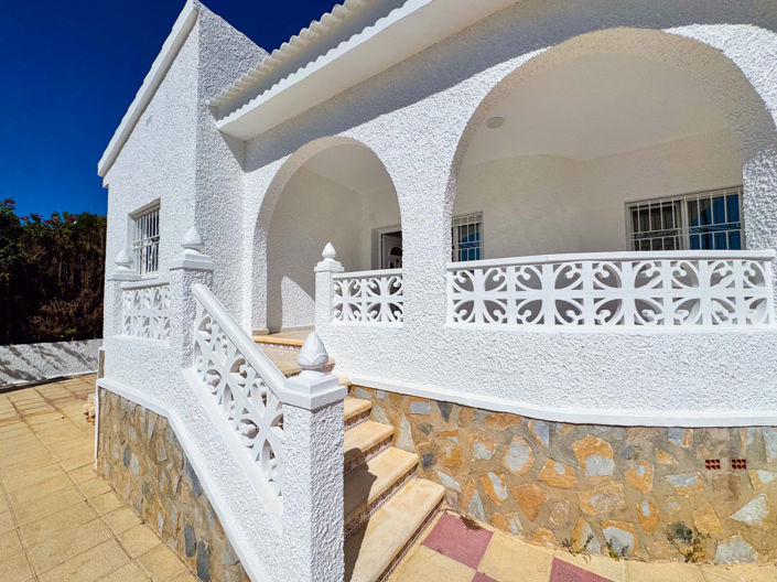Image No.3-4 Bed Villa for sale