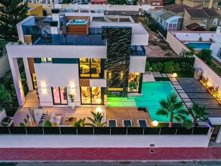 Image No.1-3 Bed Villa for sale