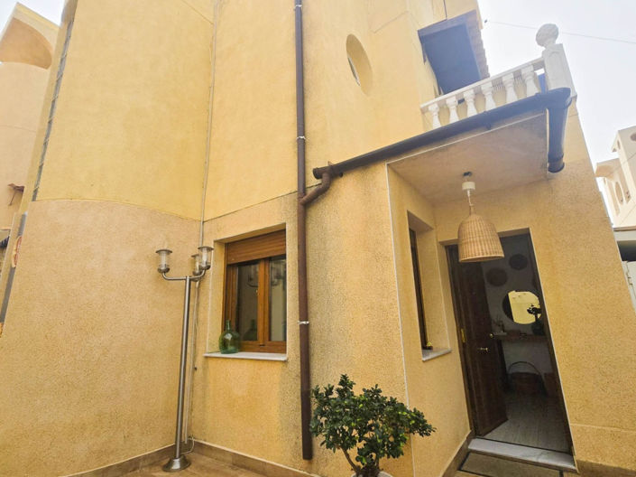 Image No.40-3 Bed Townhouse for sale
