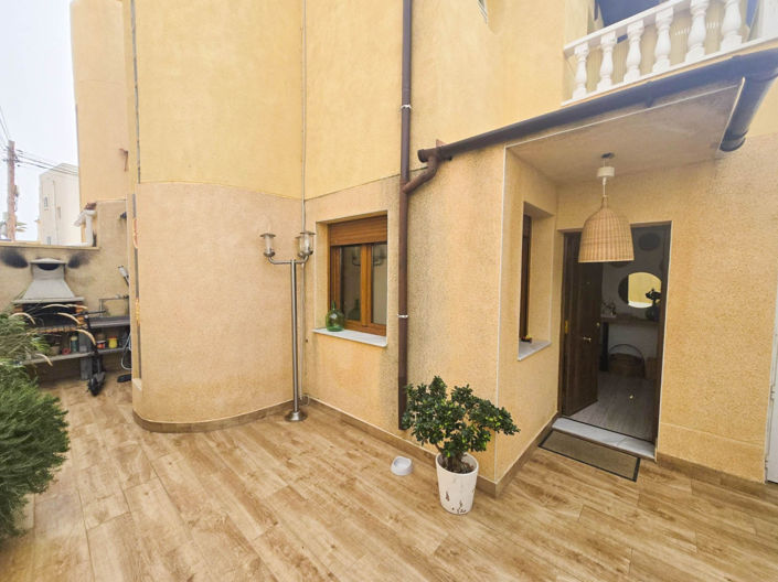 Image No.41-3 Bed Townhouse for sale