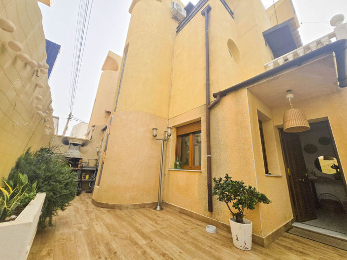 Image No.44-3 Bed Townhouse for sale